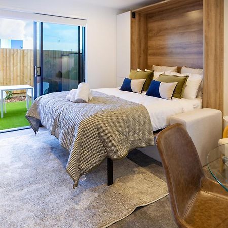 Downtown Comfort: Modern Studio With Backyard Christchurch Eksteriør bilde