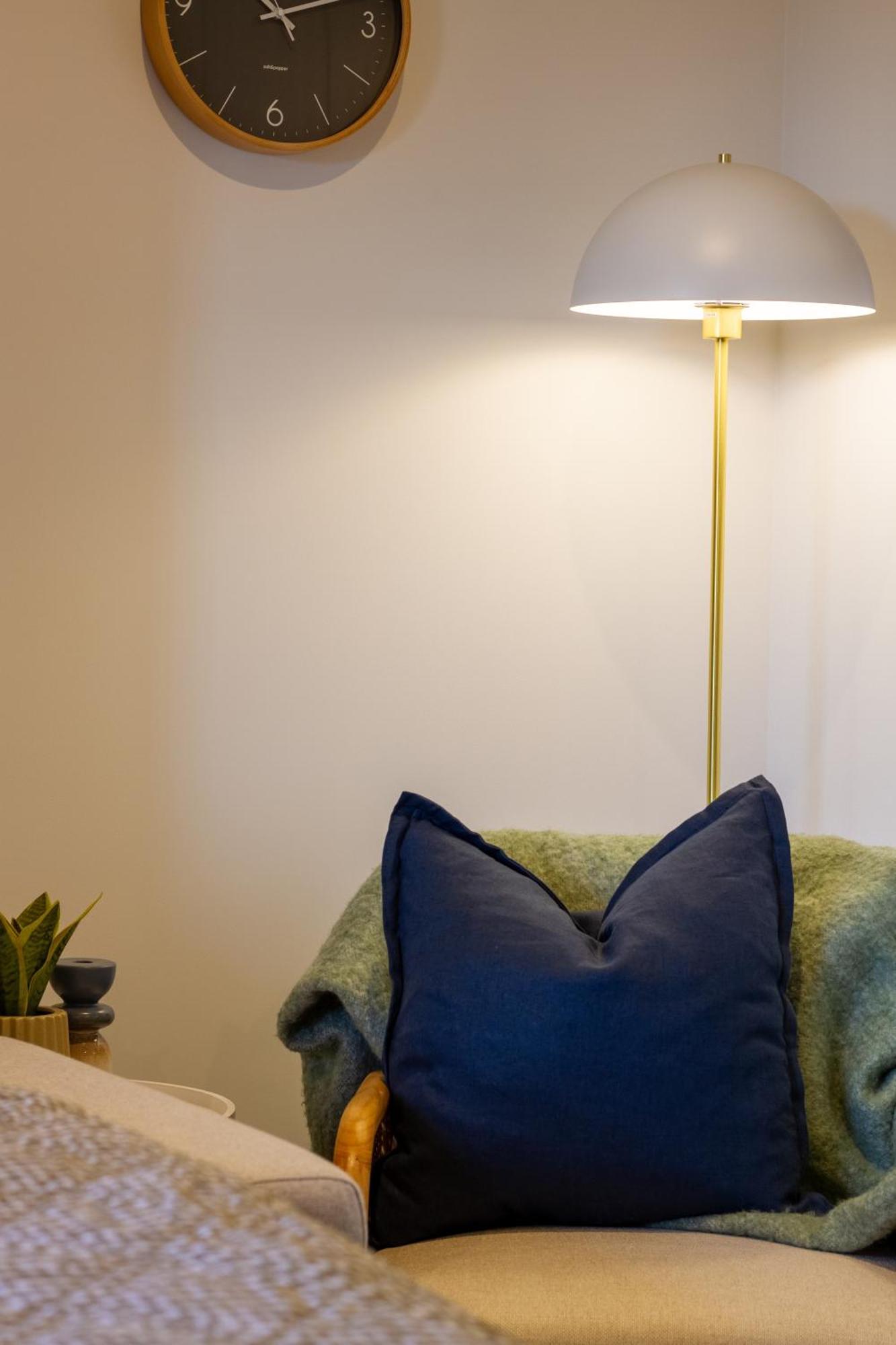 Downtown Comfort: Modern Studio With Backyard Christchurch Eksteriør bilde