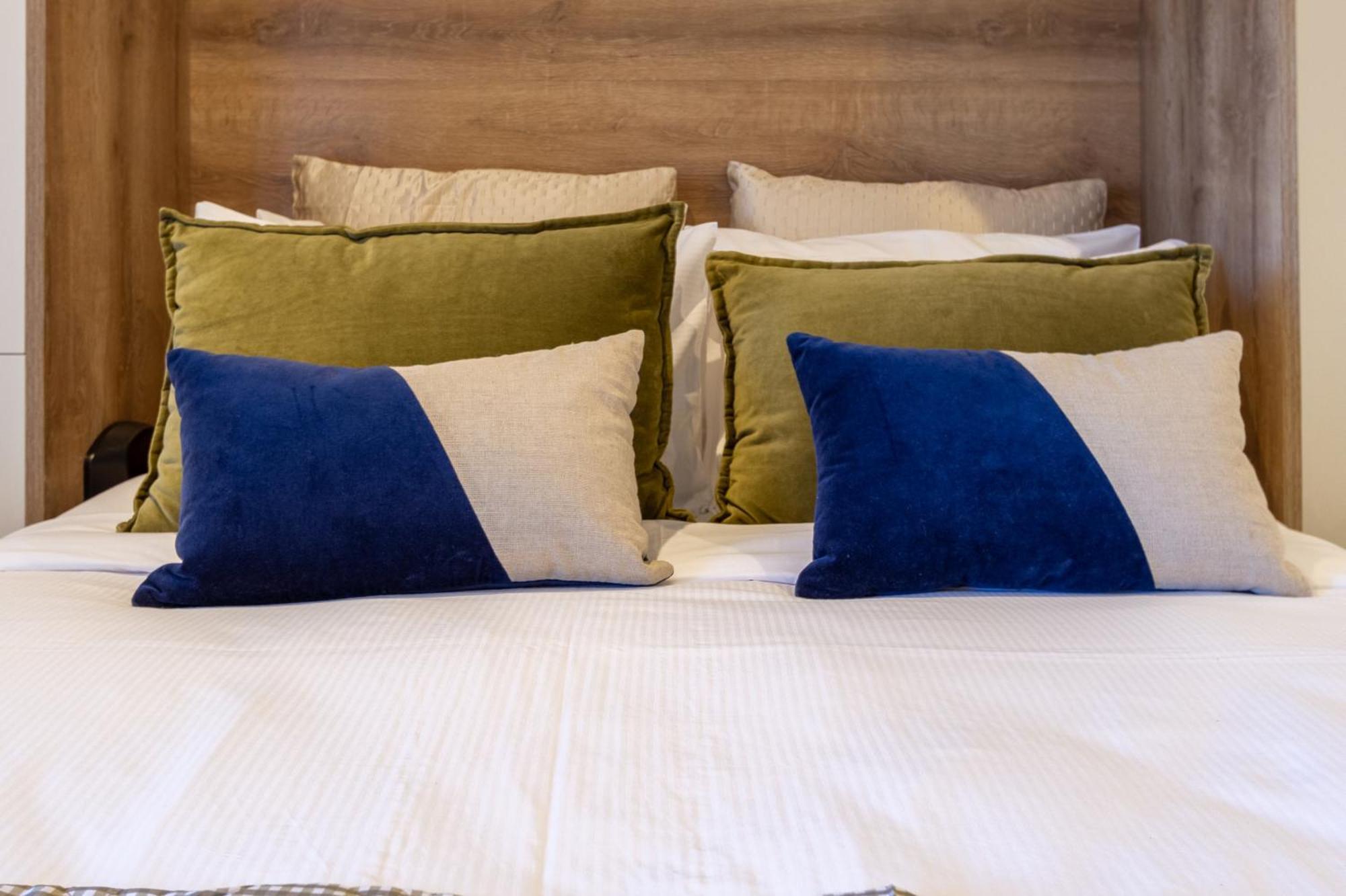 Downtown Comfort: Modern Studio With Backyard Christchurch Eksteriør bilde