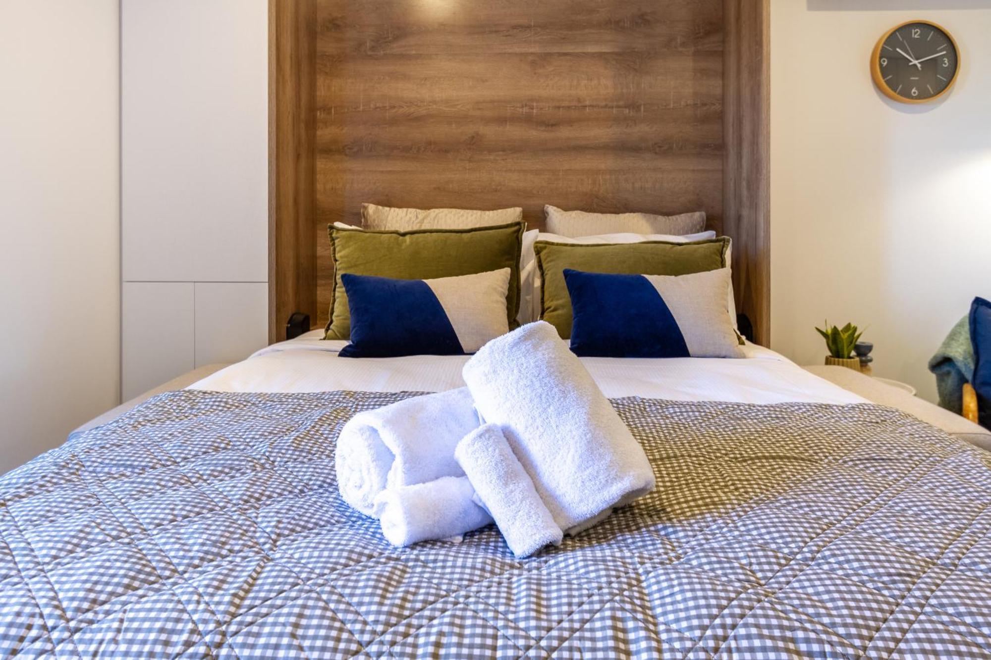Downtown Comfort: Modern Studio With Backyard Christchurch Eksteriør bilde