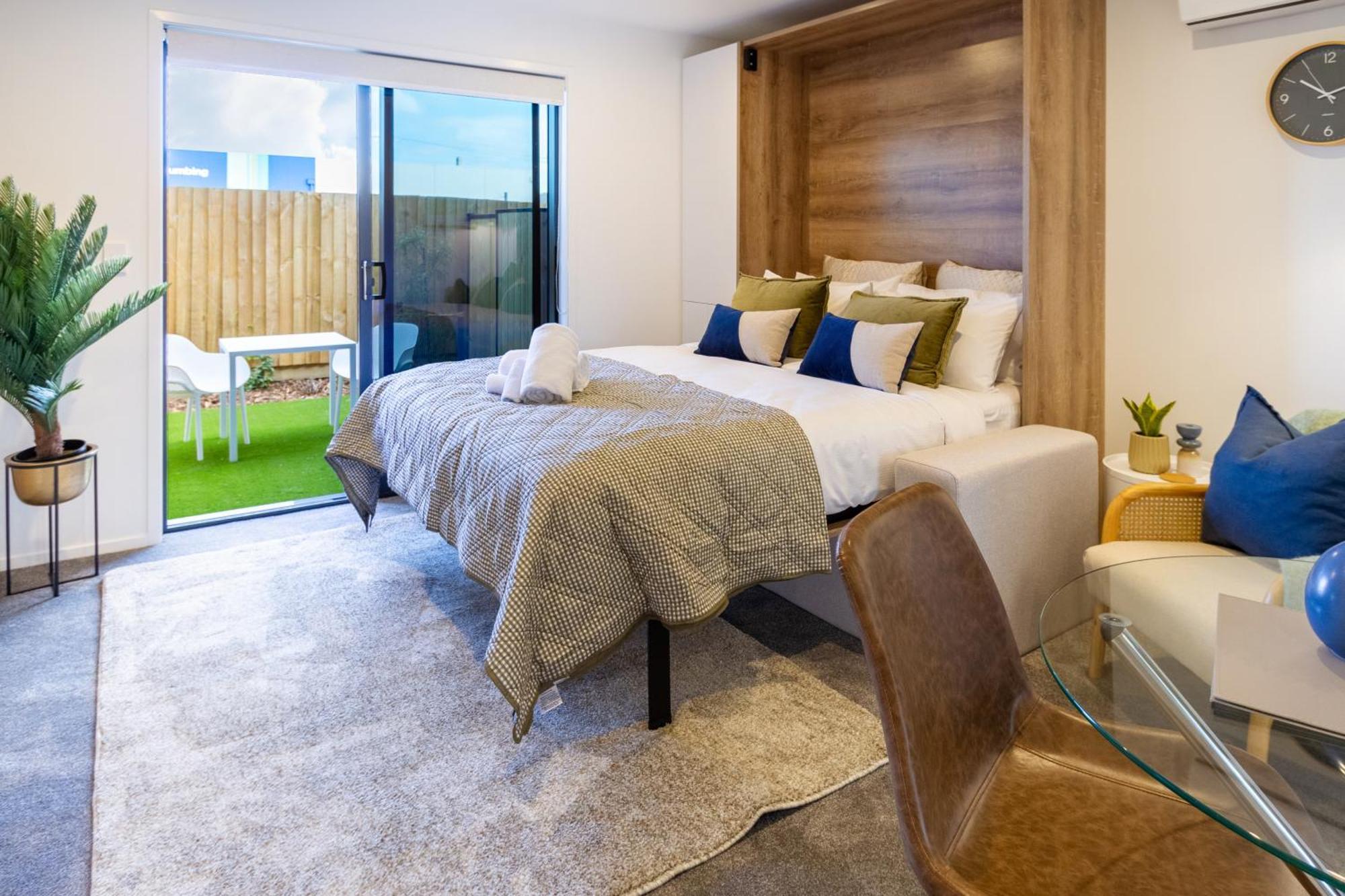 Downtown Comfort: Modern Studio With Backyard Christchurch Eksteriør bilde