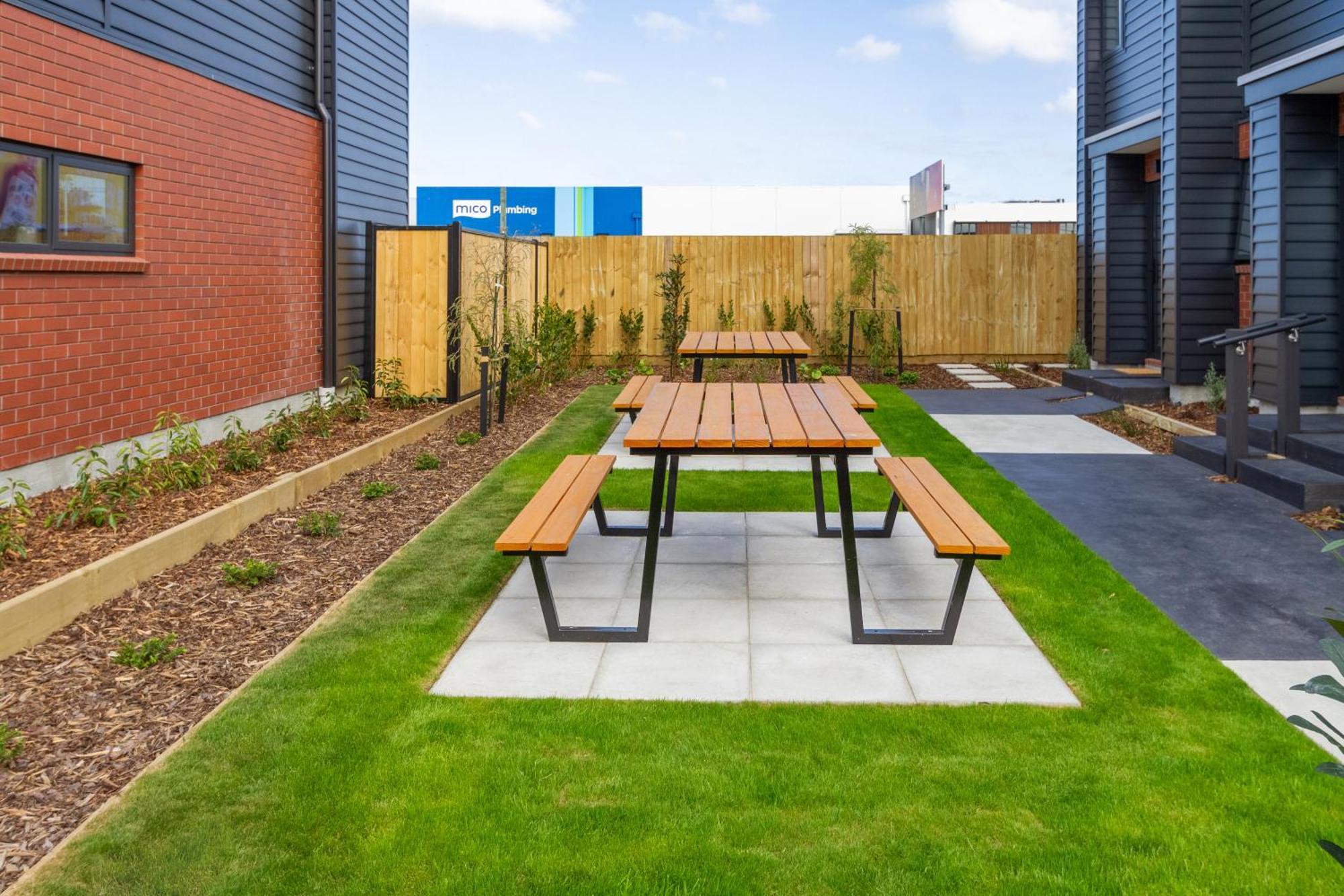 Downtown Comfort: Modern Studio With Backyard Christchurch Eksteriør bilde